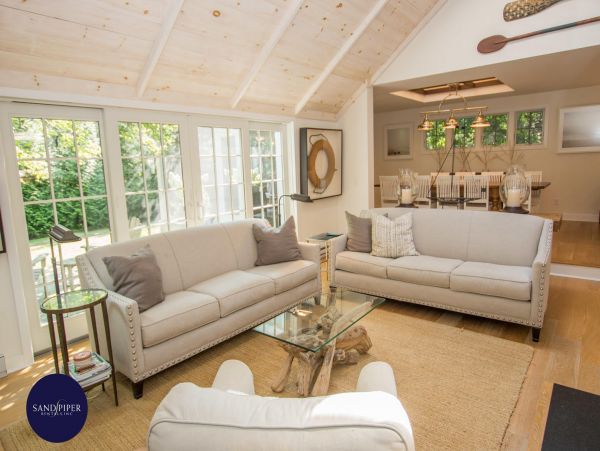 Cape Cod Home 994920