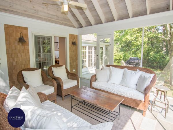 Cape Cod Home 994920
