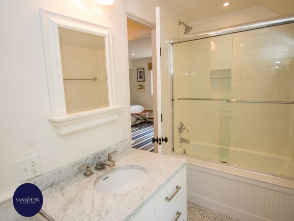 Cape Cod Home 994920