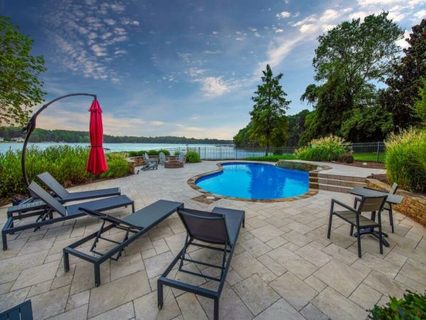 Lake Front North Carolina Vacation Pool Home 14 Guests