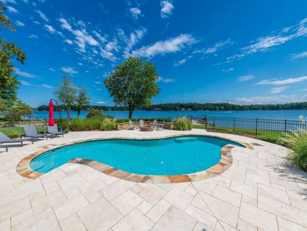 Lake Front North Carolina Vacation Pool Home 14 Guests