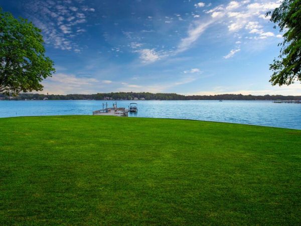Lake Front North Carolina Vacation Pool Home 14 Guests