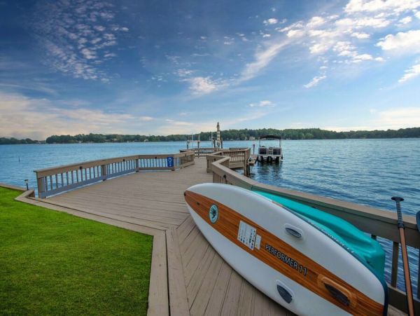 Lake Front North Carolina Vacation Pool Home 14 Guests