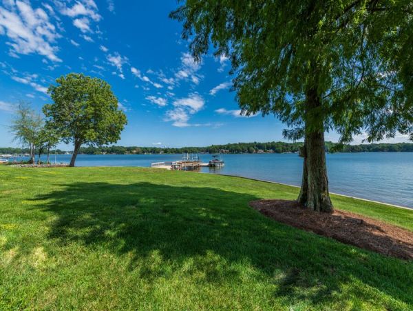 Lake Front North Carolina Vacation Pool Home 14 Guests