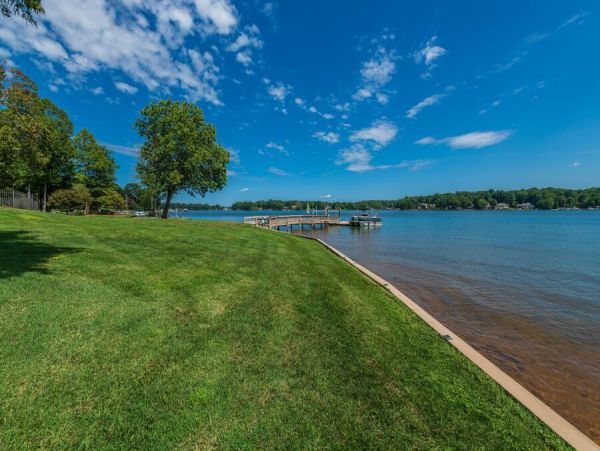 Lake Front North Carolina Vacation Pool Home 14 Guests