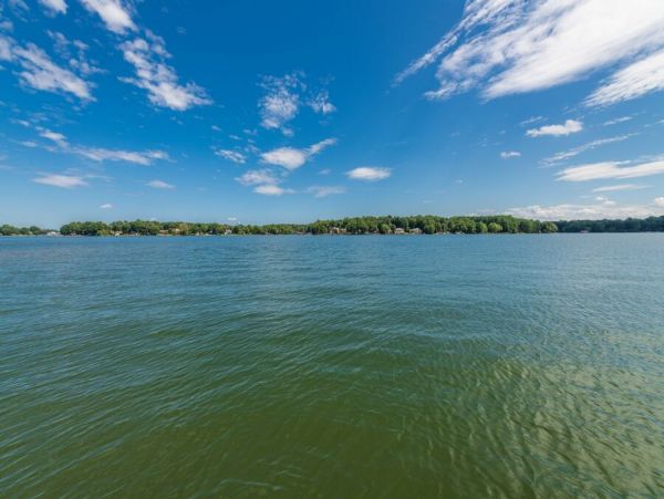 Lake Front North Carolina Vacation Pool Home 14 Guests
