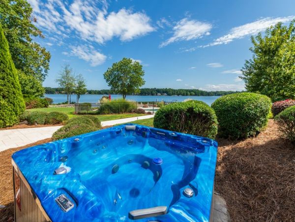 Lake Front North Carolina Vacation Pool Home 14 Guests