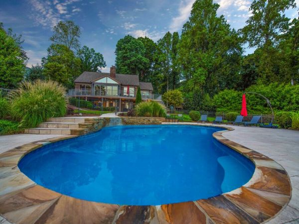 Lake Front North Carolina Vacation Pool Home 14 Guests