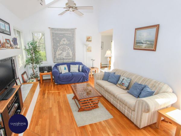 Cape Cod Home 994922