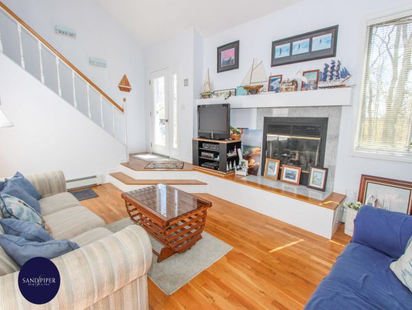 Cape Cod Home 994922