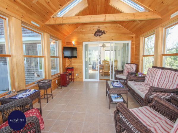 Cape Cod Home 994922