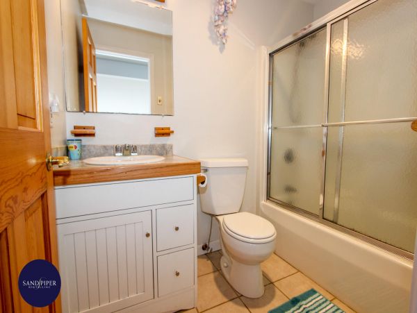 Cape Cod Home 994922