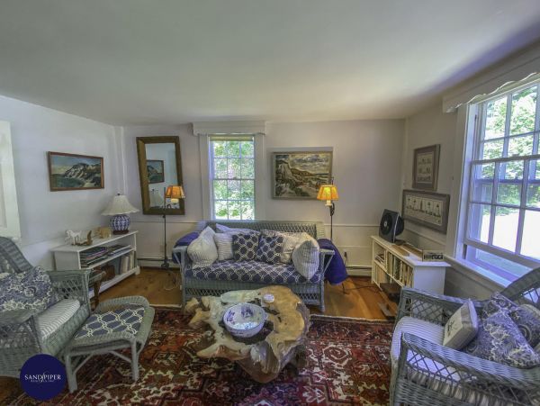 Cape Cod Home 994925
