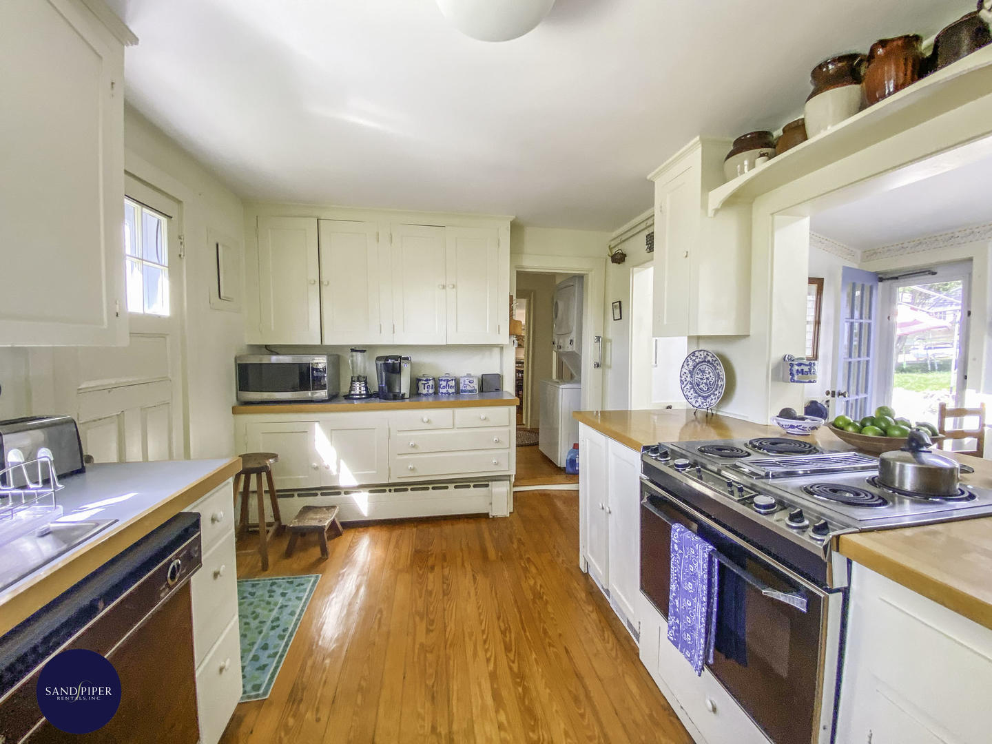 Cape Cod Home 994925