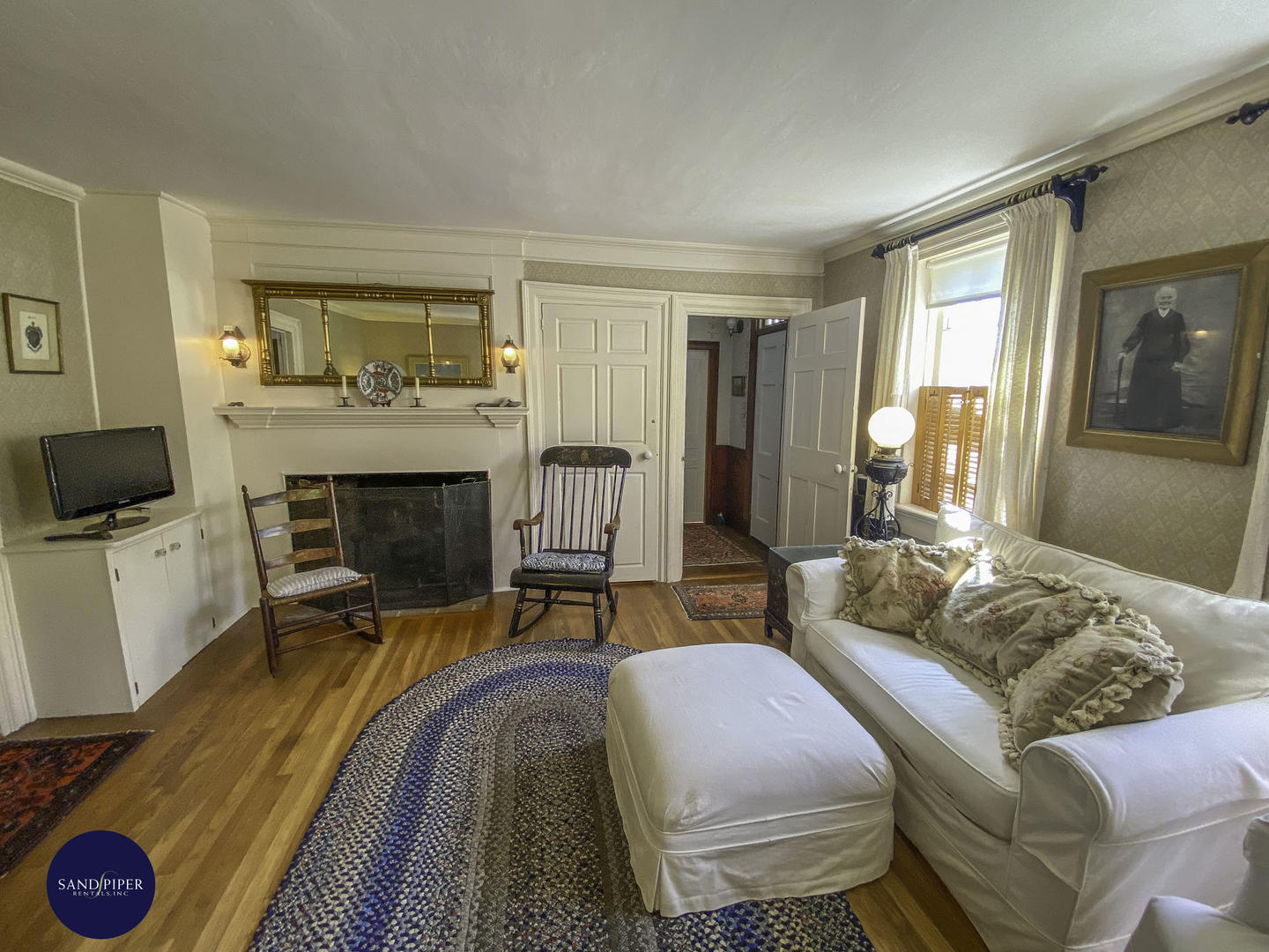 Cape Cod Home 994925