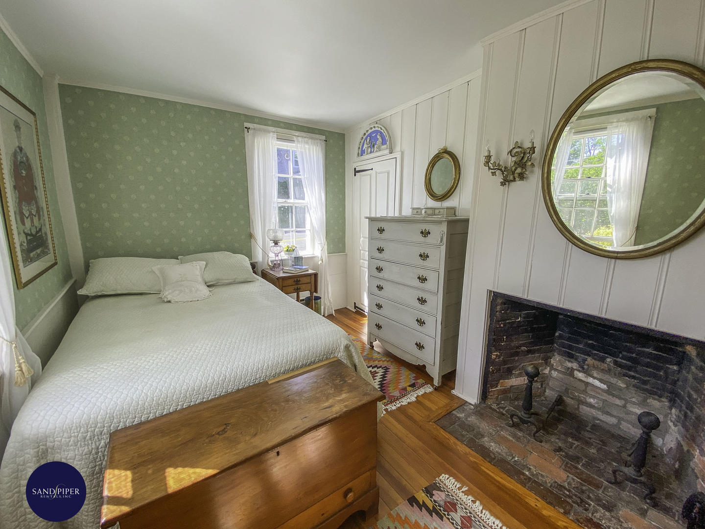 Cape Cod Home 994925
