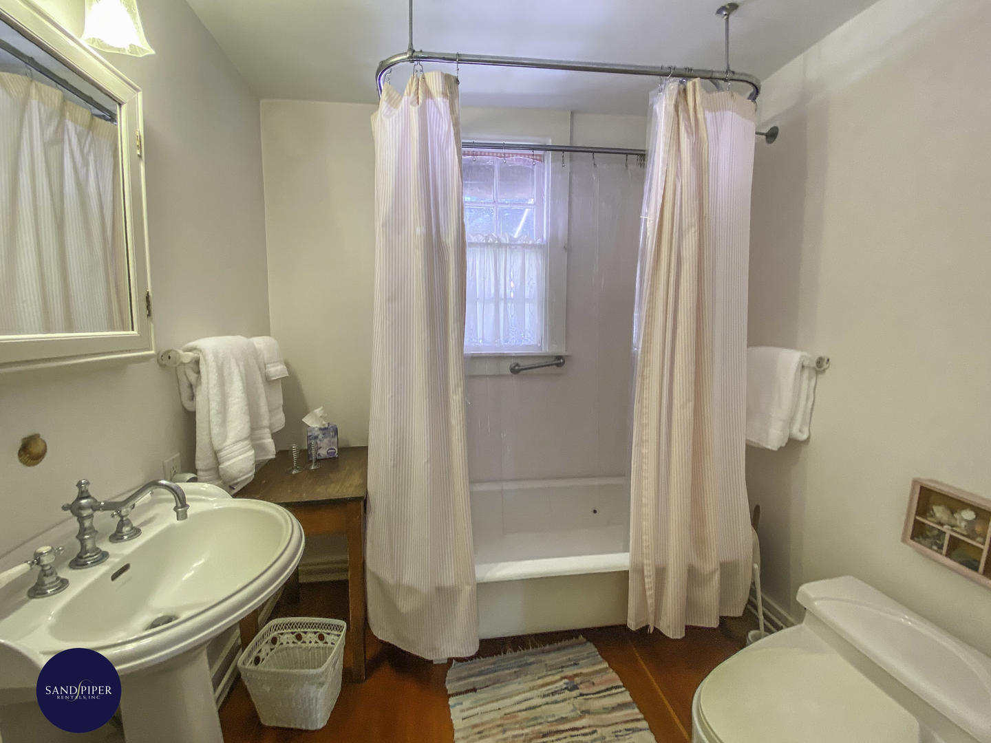 Cape Cod Home 994925