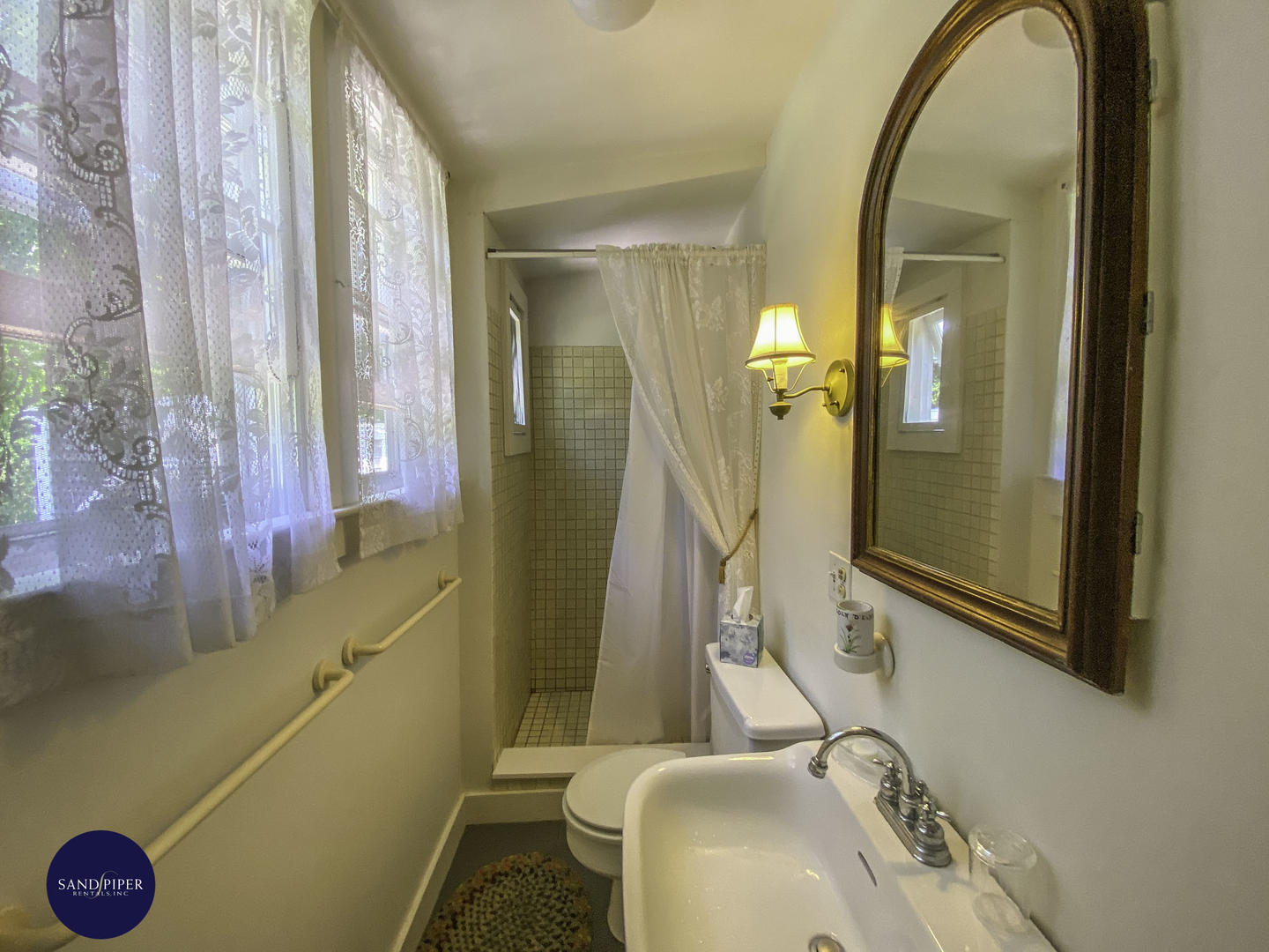 Cape Cod Home 994925