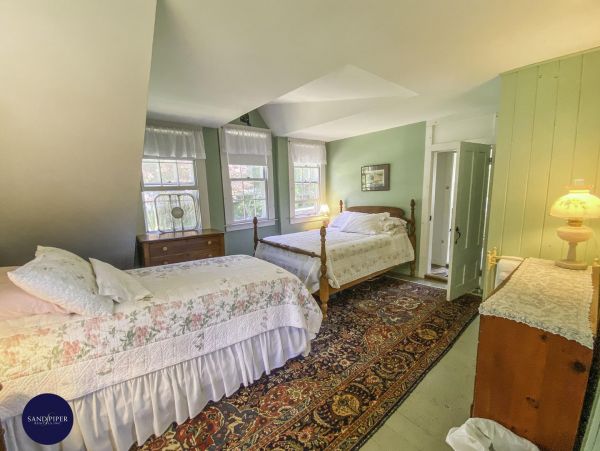 Cape Cod Home 994925