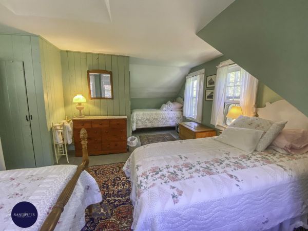 Cape Cod Home 994925