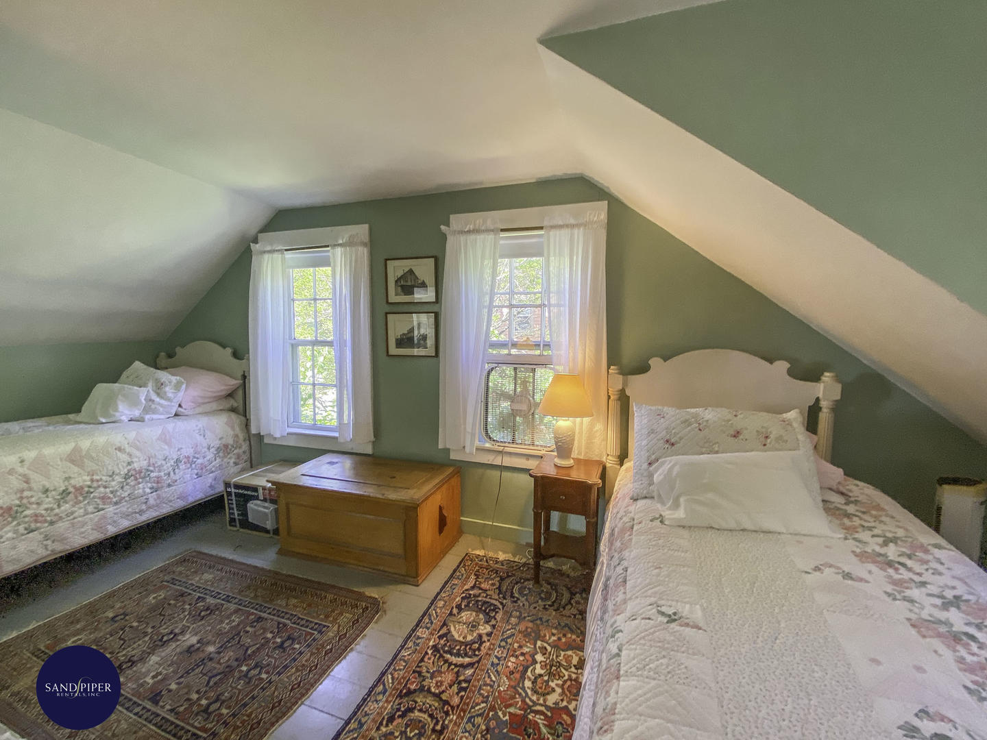 Cape Cod Home 994925