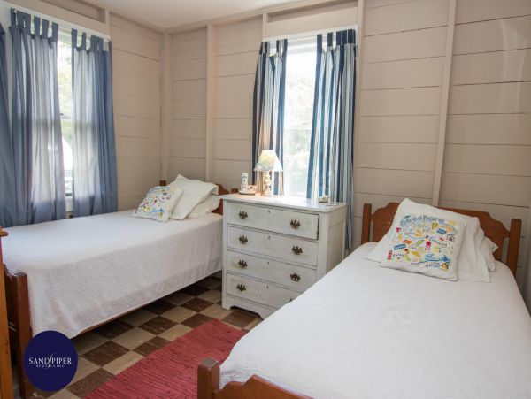 Cape Cod Home 994927