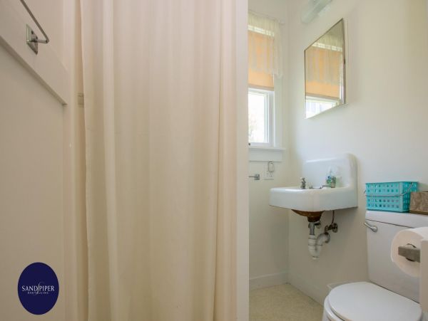 Cape Cod Home 994927