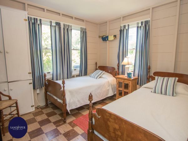 Cape Cod Home 994927