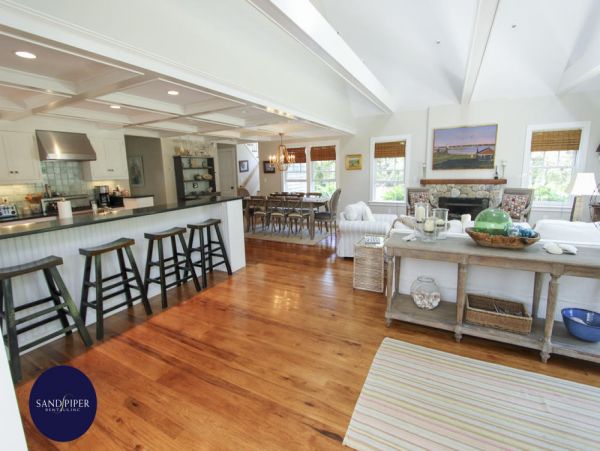 Cape Cod Home 994928