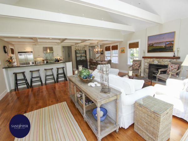 Cape Cod Home 994928