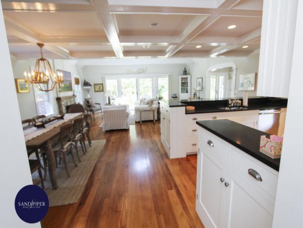 Cape Cod Home 994928