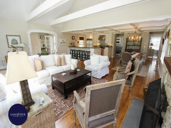 Cape Cod Home 994928