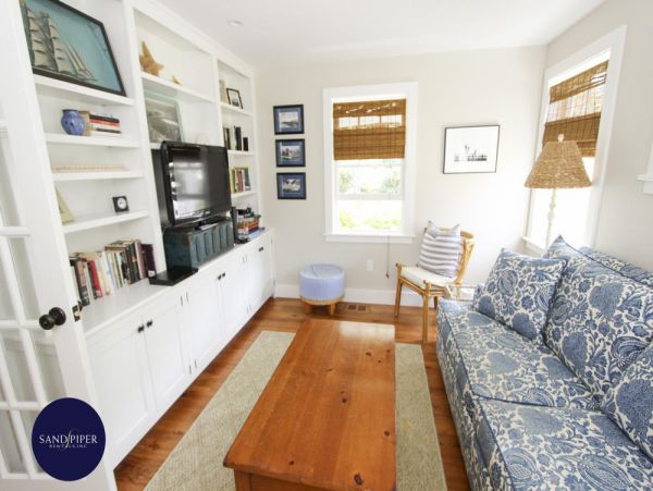 Cape Cod Home 994928