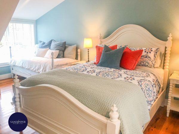 Cape Cod Home 994928