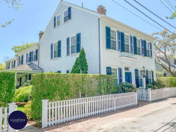 Cape Cod Home 994929