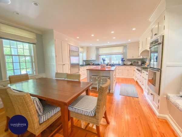 Cape Cod Home 994929
