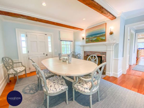 Cape Cod Home 994929