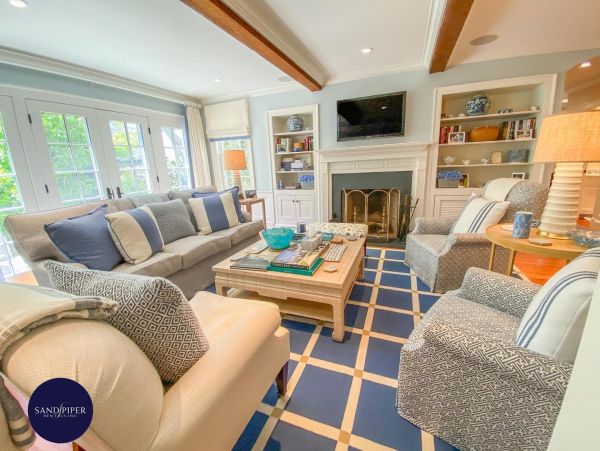Cape Cod Home 994929