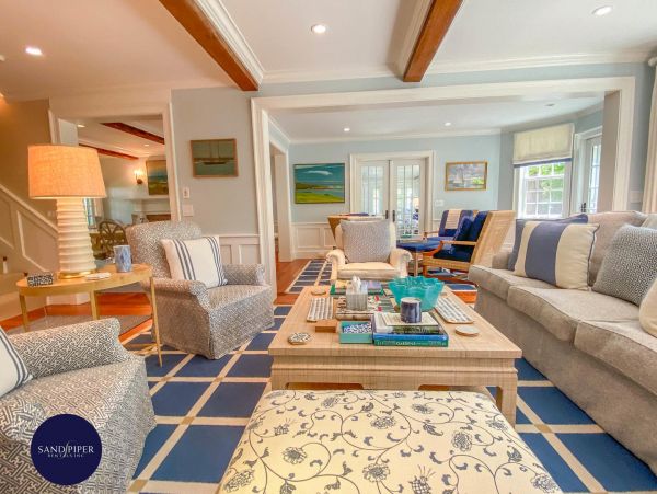 Cape Cod Home 994929
