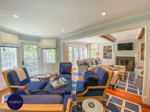 Cape Cod Home 994929