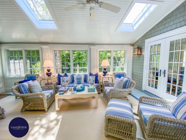 Cape Cod Home 994929