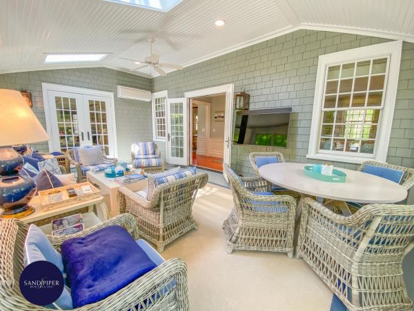Cape Cod Home 994929