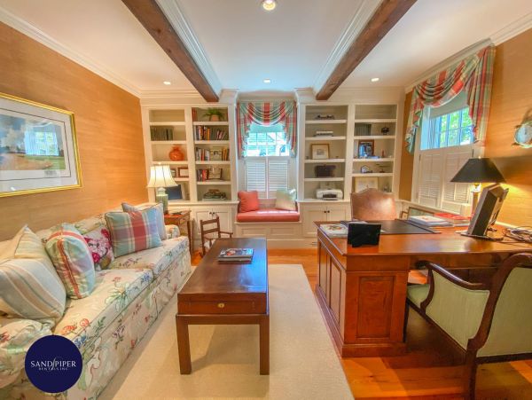 Cape Cod Home 994929