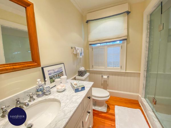 Cape Cod Home 994929