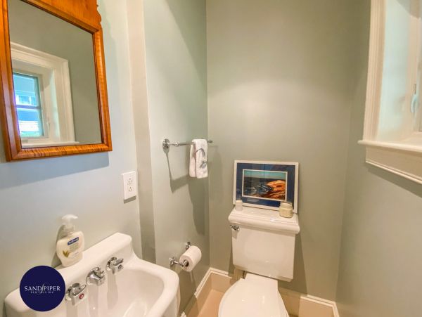 Cape Cod Home 994929