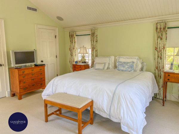 Cape Cod Home 994929