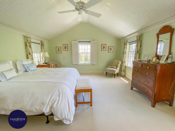 Cape Cod Home 994929