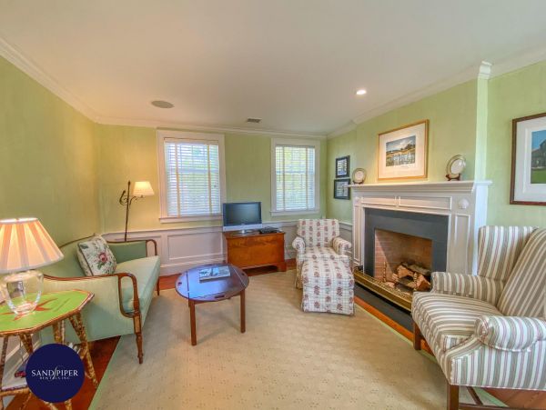 Cape Cod Home 994929
