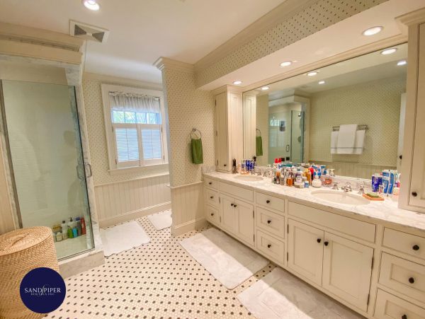 Cape Cod Home 994929