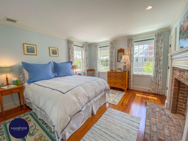 Cape Cod Home 994929